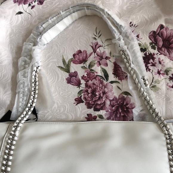 New…DKNY white shoulder bag…silver chains design front and back…lots of room - Picture 3 of 9